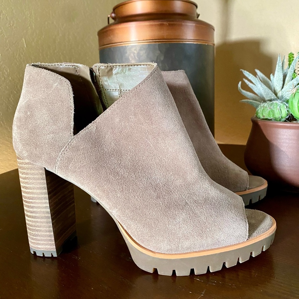 Vince Camuto Havana Suede Peep Toe Ankle Booties NWOT